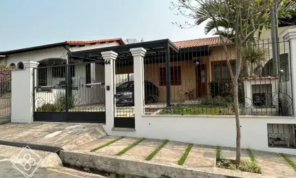 Casa Linear de Alto Padrão à Venda na Vila Santa Cecília — Volta Redonda/RJ