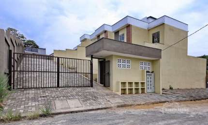 Casa para Venda em Volta Redonda / RJ no bairro Roma
