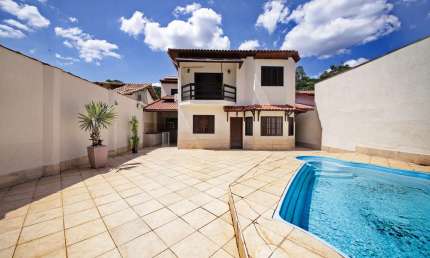 Casa para Venda em Volta Redonda / RJ no bairro Vale da Colina