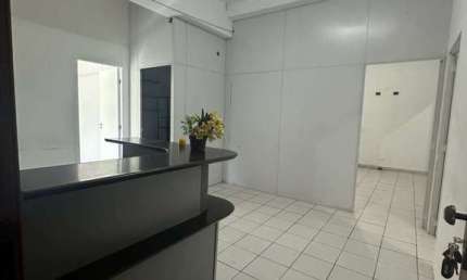 Sala comercial com 3 salas para alugar na Rua da Constituição, 541, Vila Mathias, Santos