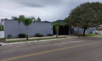 Propriedade com terreno de 918m2 no Loteamento/Condomínio Moinho Rio Ver