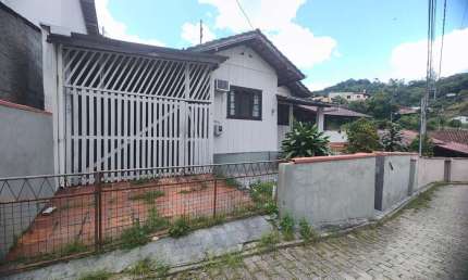 Casa com 4 quartos à venda no Glória, Blumenau  por R$ 355.000