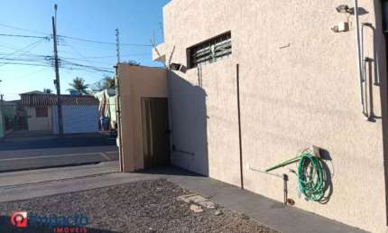 Excelente galpão para locação na Abadia – Localização estratégica!