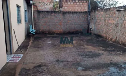 Casa com 2 dormitórios à venda, 67 m² por R$ 200.000,00 - Jardim Copacabana - Uberaba/MG