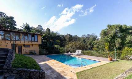 Sobrado para venda com 5 quartos, sendo 3 suítes, 650m²