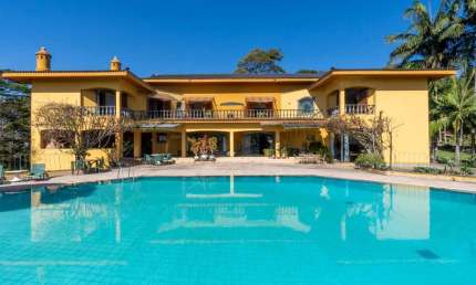 Casa no condomínio Jardim Iolanda para venda e locação com 6 quartos, sendo 3 suítes, 1,224m²