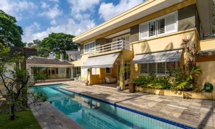Casa em condomínio para venda e locação com 5 quartos, sendo 5 suítes, 953m²