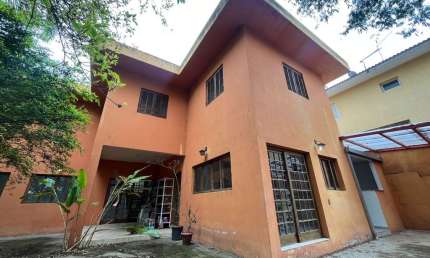 Casa em condomínio para venda e locação com 4 quartos, sendo 2 suítes, 260m²
