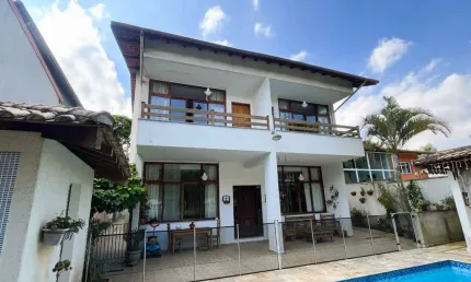 Casa no condomínio Pinus Park para venda com 4 quartos, sendo 4 suítes, 302m²
