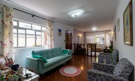 Sobrado para venda com 3 quartos, sendo 3 suítes, 200m²