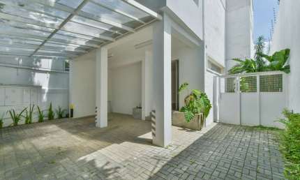Sobrado para venda e locação com 4 quartos, sendo 1 suíte, 345m²
