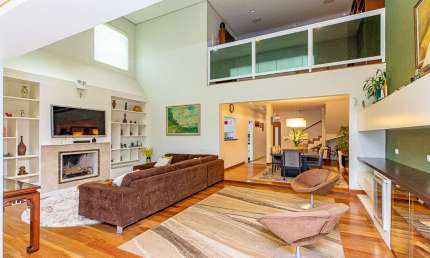 Casa tipo para venda com 4 quartos, sendo 1 suíte, 380m²