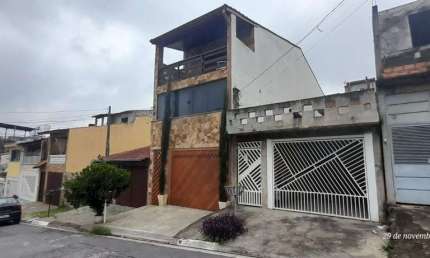 Casa de vila para venda com 5 quartos, sendo 3 suítes, 450m²