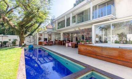 Casa tipo para venda com 4 quartos, sendo 4 suítes, 350m²
