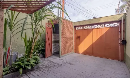 Casa tipo para venda em Lapa com 4 quartos, sendo 2 suítes, 219m²