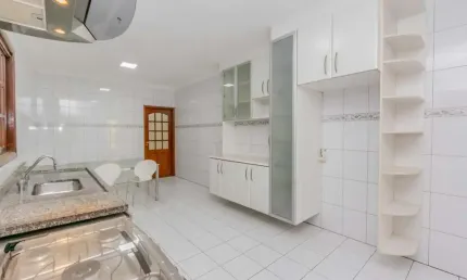 Casa tipo para venda com 3 quartos, sendo 1 suíte, 247m²