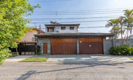 Casa tipo para venda com 5 quartos, sendo 5 suítes, 270m²