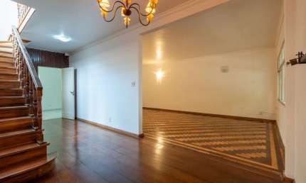 Casa tipo para venda com 3 quartos, sendo 1 suíte, 200m²