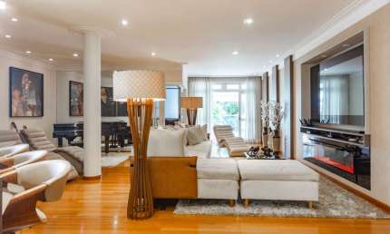 Casa tipo para venda com 5 quartos, sendo 4 suítes, 462m²