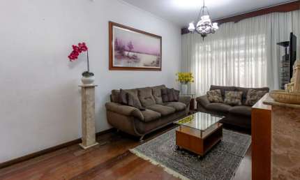 Casa tipo para venda com 4 quartos, sendo 2 suítes, 283m²
