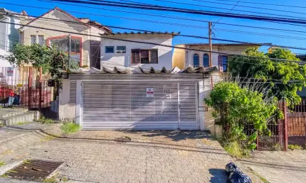 Casa tipo para venda em Vila Pompeia com 5 quartos, sendo 1 suíte, 220m²