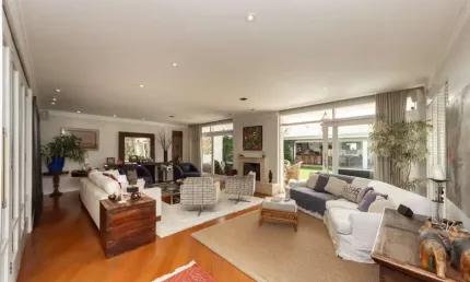 Sobrado para venda em Jardim Hípico com 5 quartos, sendo 3 suítes, 515m²