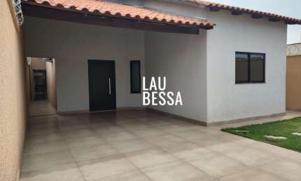 Vendo Casa lajeada sozinha no lote 3/4 sendo 1 suite, com aproximadamente 135m de área construída