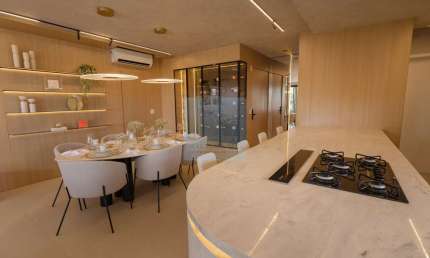 Apartamento Alto Padrão Decorado – 4 Suítes, 261m² Privativos e 4 Vagas – Posição Solar Privilegiada
