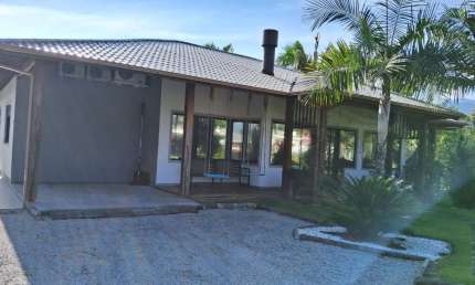Casa em condomínio | 4 quartos (2 suítes) + 4 vagas