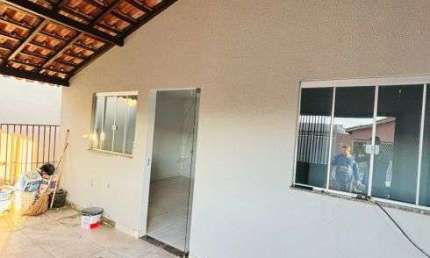 Casa à venda com ótima localização, 3 quartos e cômodos espaçosos em Rio Verde - GO
