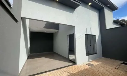Casa à venda com espaço amplo, 3 quartos e armários embutidos em Rio Verde - GO