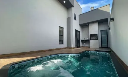 Casa moderna à venda no Canaã em Rio Verde - GO com churrasqueira, espaço amplo e piscina.