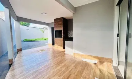 Casa à venda no Jardim América em Rio Verde - GO com churrasqueira, acabamento moderno e armários.