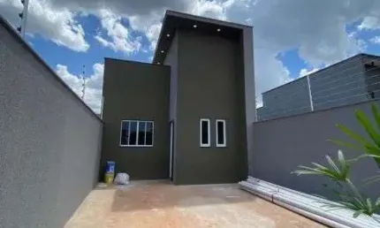 Casa à venda em Rio Verde - GO com ótima localização, 3 quartos, espaço amplo e estética moderna
