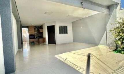 Casa à venda com hidromassagem, churrasqueira, área de lazer e 2 suítes em Rio Verde - GO