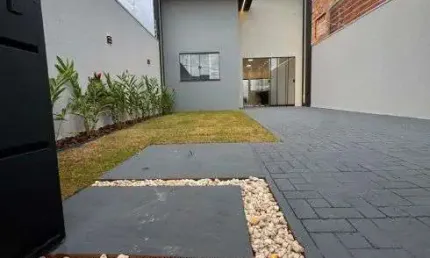 Casa em Rio Verde - GO à venda com espaço aconchegante, acabamento moderno, 3 quartos e quintal