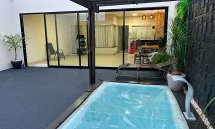 Casa à venda com piscina, churrasqueira, armários, espaço amplo e 3 quartos em Rio Verde - GO