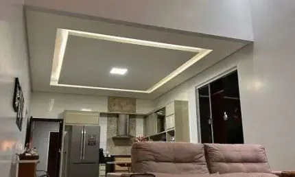 Casa à venda com churrasqueira, 3 quartos e armários embutidos em Rio Verde - GO