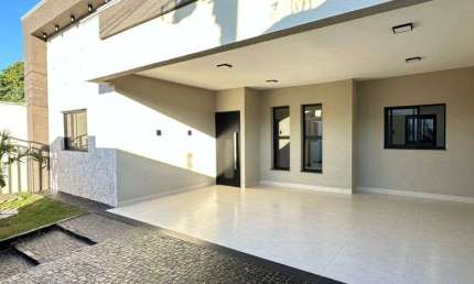 Casa à venda contendo área gourmet com churrasqueira, 3 quartos e armários em Rio Verde - GO