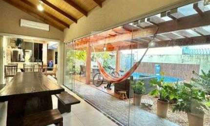 Casa à venda com churrasqueira, forno de pizza, piscina, armários e 3 quartos em Rio Verde - GO
