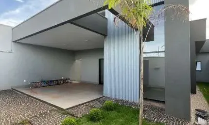 Casa à venda com cômodos amplos, quintal, espaço gourmet e 3 quartos em Rio Verde - GO