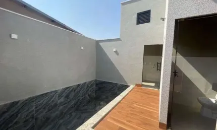 Casa á venda em Rio Verde - GO com piscina, churrasqueira e espaço amplo