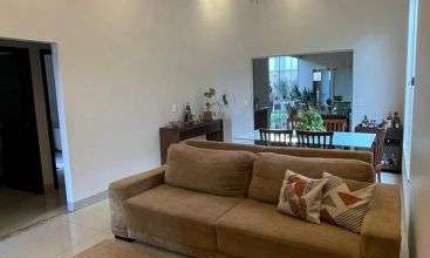 Casa à venda com churrasqueira, 3 quartos, lavabo e espaço extremamente amplo em Rio Verde - GO
