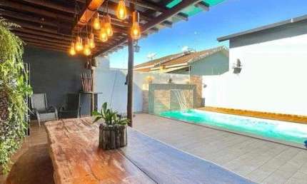 Casa à venda com piscina e armários em toda a residência em Rio Verde - GO