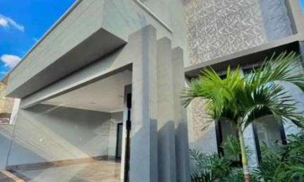 Casa à venda com churrasqueira, 3 quartos, piscina com cascata e espaço amplo em Rio Verde - GO