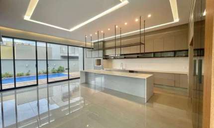 Casa à venda com 3 suítes, churrasqueira, piscina e armários embutidos em Rio Verde - GO