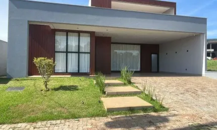 Casa luxuosa á venda em Rio Verde - GO com piscina, 4 suítes e espaço extremamente amplo