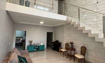 Sobrado à venda com churrasqueira, 5 quartos, armários e espaço amplo em Rio Verde - GO
