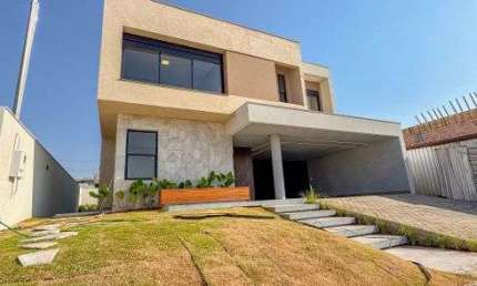 Casa á venda com 4 quartos, churrasqueira, piscina, armários, suíte com closet e muito + | Rio Verde