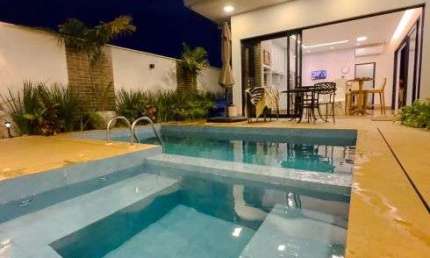 Casa à venda com 3 suítes, armários, piscina, espaço amplo e estética luxuosa em Rio Verde - GO